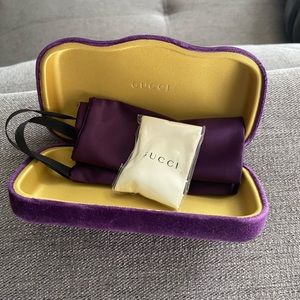 Gucci velvet sunglasses/Jewelry case,bag and duste